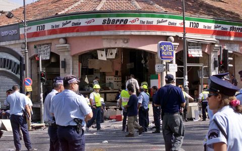 THE FRONT OF SBARRO PIZZERIA IN JERUSALEM FOLLOWING SUICIDE BOMBATTACK.
