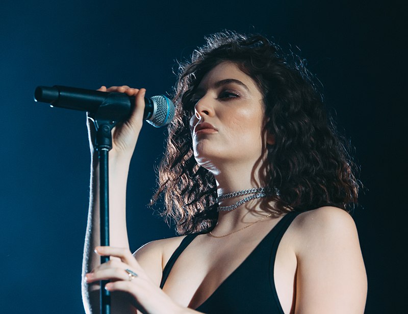 800px-RF_3006_Lorde@Arena_Krists_Luhaers-4_(35731259842)_(cropped)