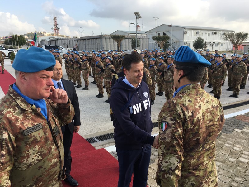 Conte visita tropas italianas de UNIFIL