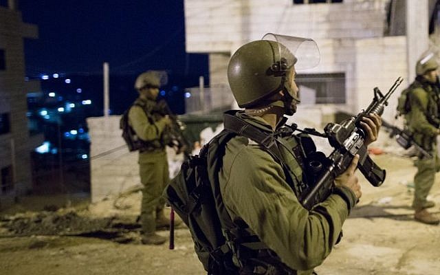 Soldados israelíes en Deheishe