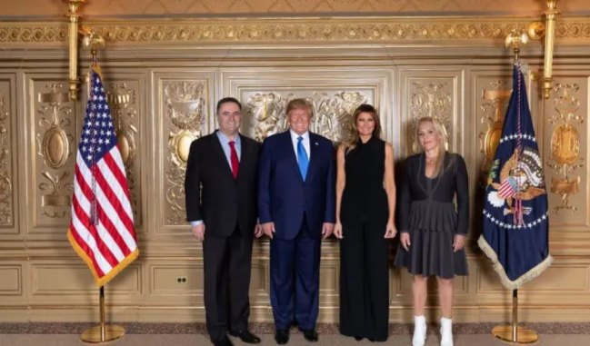 Israel Katz y Donald Trump con esposas