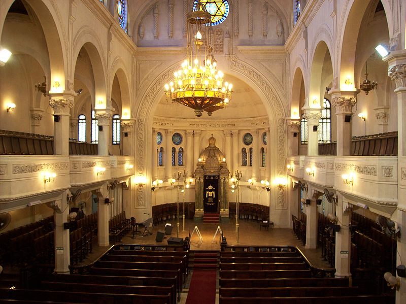 800px-Interior_Gran_Templo_Paso_iluminado,_Buenos_Aires