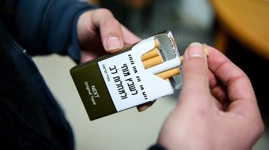 black-packaging-cigarettes-930×520