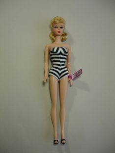 blonde-Barbie-Ponytail-2-late-1959-in-repro-in-Original-Swimsuit-OSS