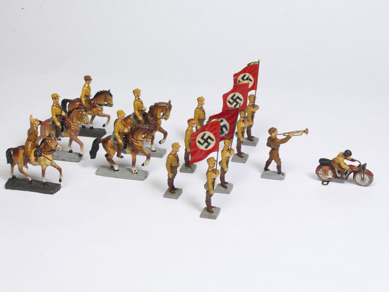 nazi juguetes