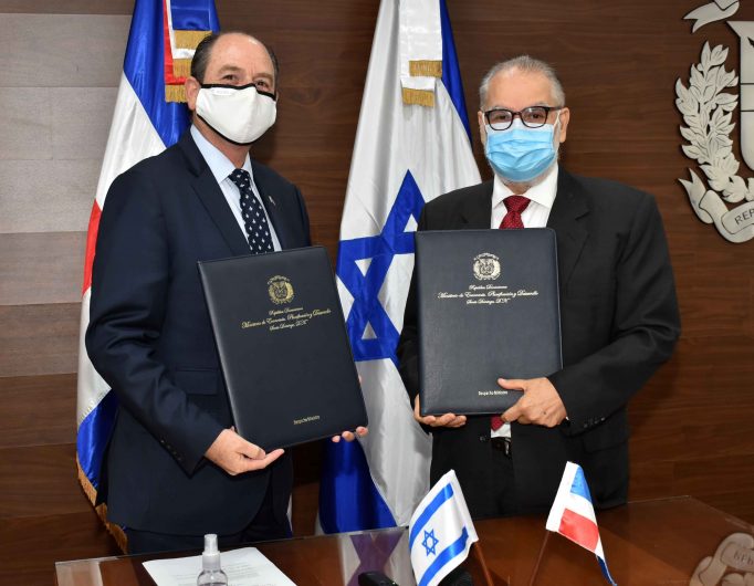 MIGUEL CEARA HATTON – Firma Embajada de Israel (6)