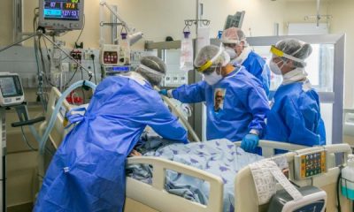 צוות-רפואי-מטפלת-בחולה-במחלקת-הקורונה-באיכילוב-640×360