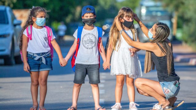 תלמידי-בית-הספר-של-החופש-בגדול.-640×360