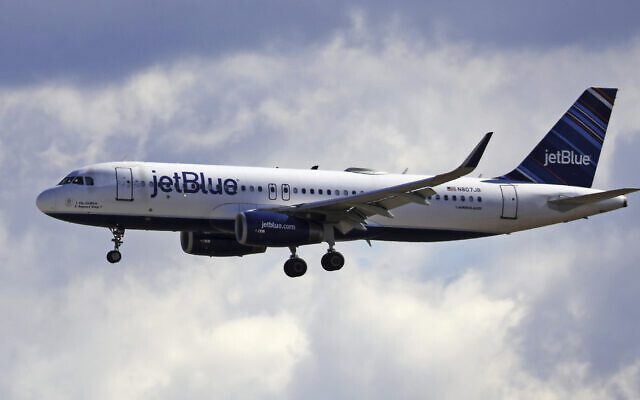 Earns JetBlue
