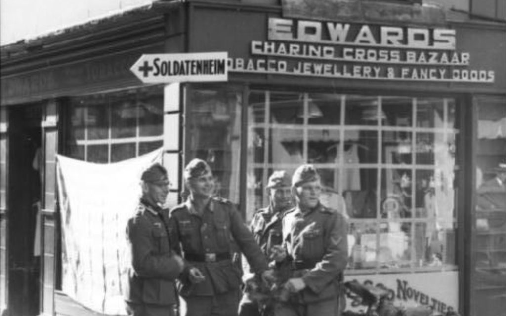 Bundesarchiv_Bild_101I-228-0326-34A_Guernsey_-_Jersey_Deutsche_Soldaten-1024×640