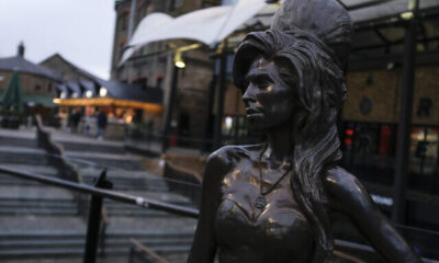 estatua Winehouse