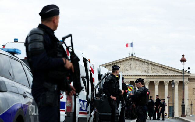 AFP__20240707__363A6DV__v1__HighRes__FrancePoliticsVote-e1720376170269-640×400