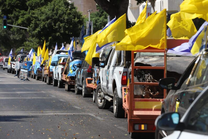 hostages convoy