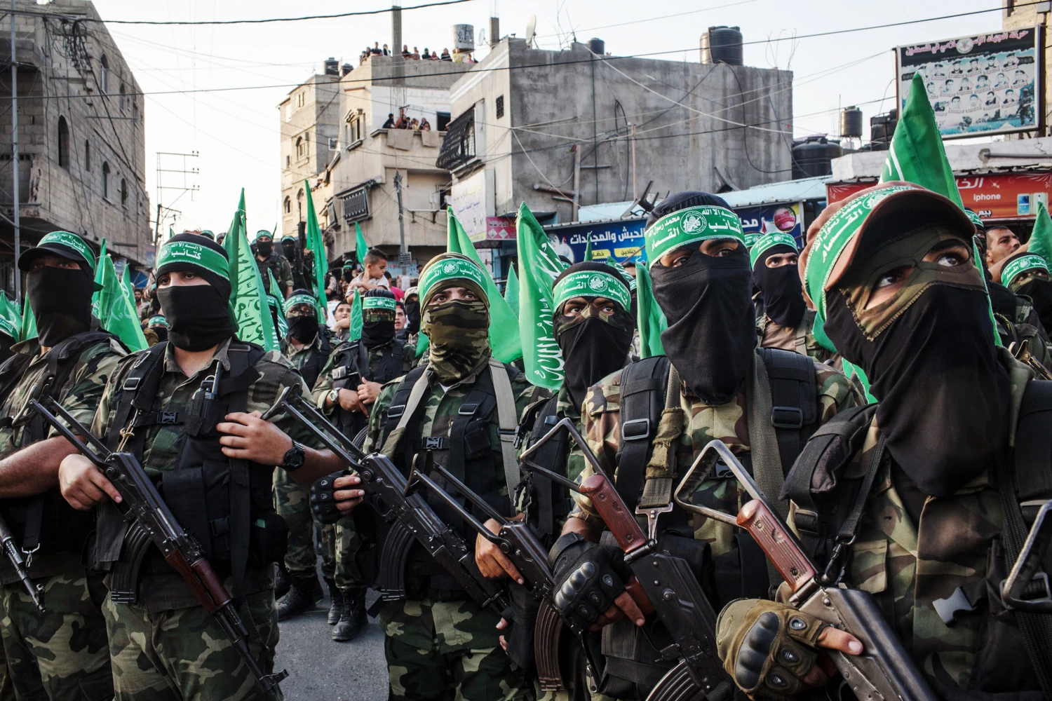 231009-gaza-city-hamas-fighters-masks-weapons-2017-ac-1108p-1bb51e