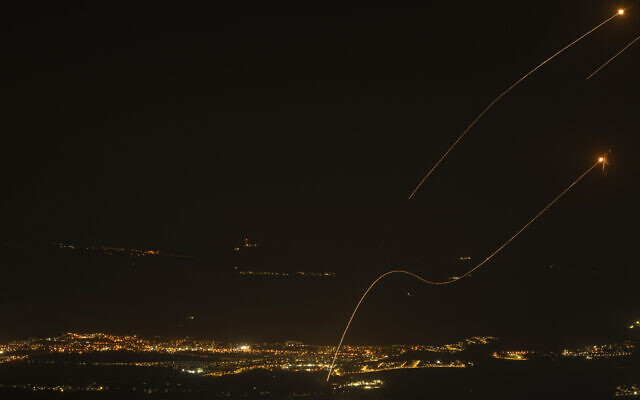 AP24300783287365-640×400