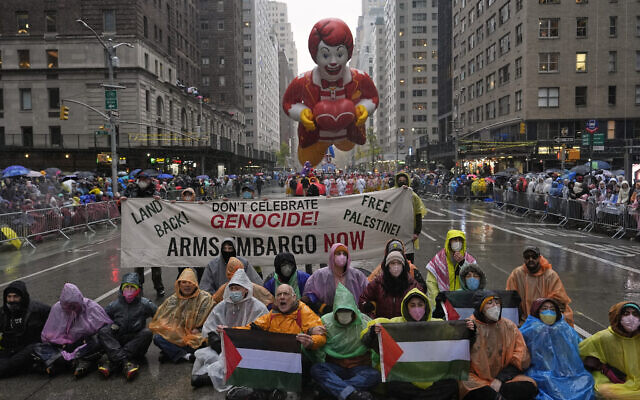 Manifestación antiisraelí desfile Acción Gracias Nueva York
