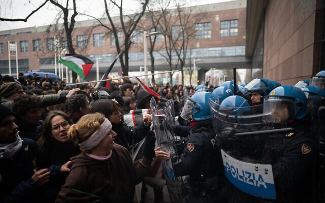 AFP__20241213__36QB4PR__v1__HighRes__ItalyUnionStrikeProtestSchools-640×400