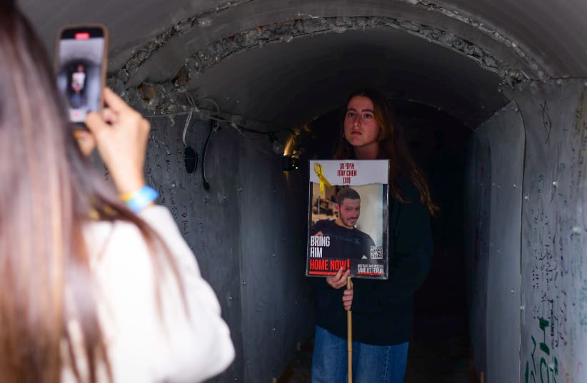 Familiar rehén Chen túnel