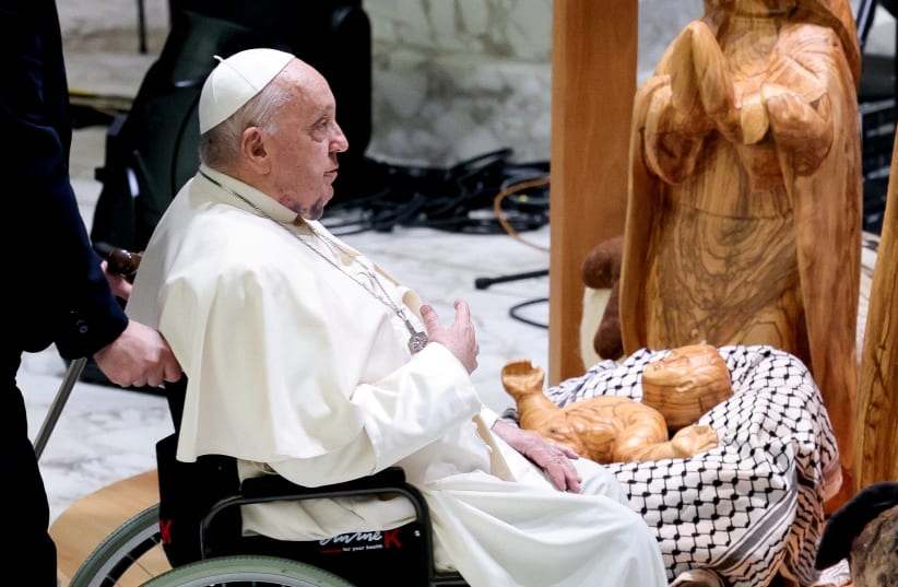 Papa Jesús keffiyeh