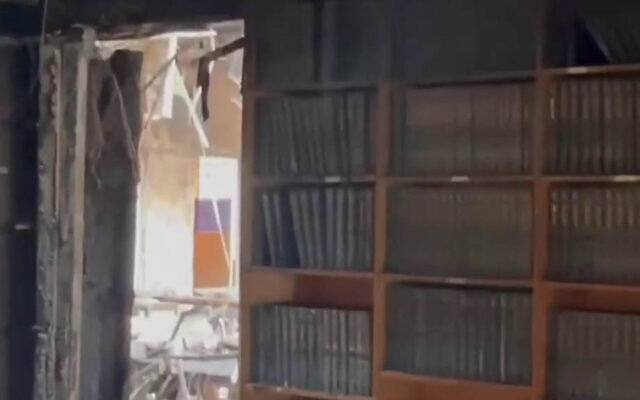Sinagoga Melbourne incendiada