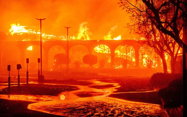 AFP__20250108__36TB47G__v1__HighRes__UsWeatherFireEaton-640×400
