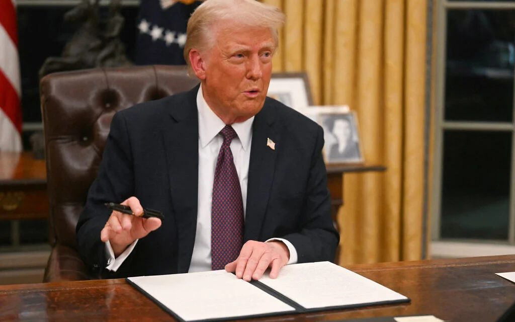 Trump firma decretos