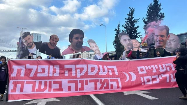 הפגנה-למען-החטופים-בתל-אביב-13225