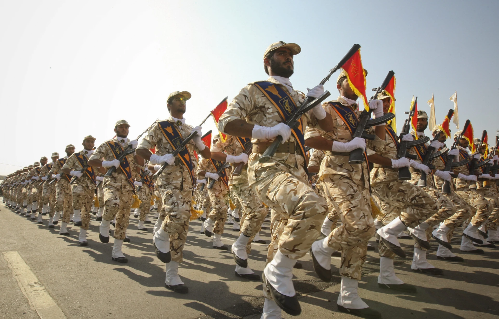 2011-09-22T120000Z_602222599_GM1E79M1GMB01_RTRMADP_3_IRAN-MILITARY-PARADE-scaled