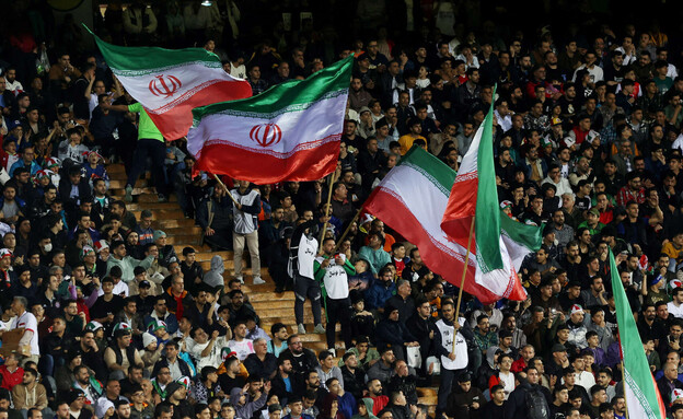 iran_football2_re_autoOrient_i