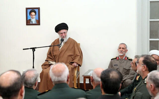AFP__20250413__427D3BB__v1__HighRes__IranPoliticsDefenceKhamenei-640×400