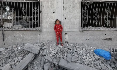 palestinian-girl-cries-stands-debris-101547890