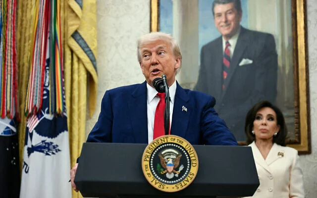 AFP__20250528__48FX6TK__v1__HighRes__UsPoliticsJusticeTrumpPirro-640×400
