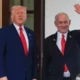 Trump Netanyahu saluda