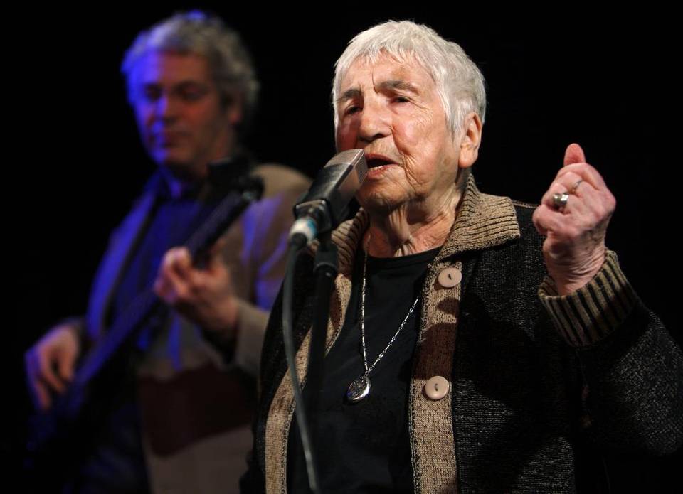 Una cantante judía sobreviviente de Auschwitz lleva a Cuba su mensaje antifascista