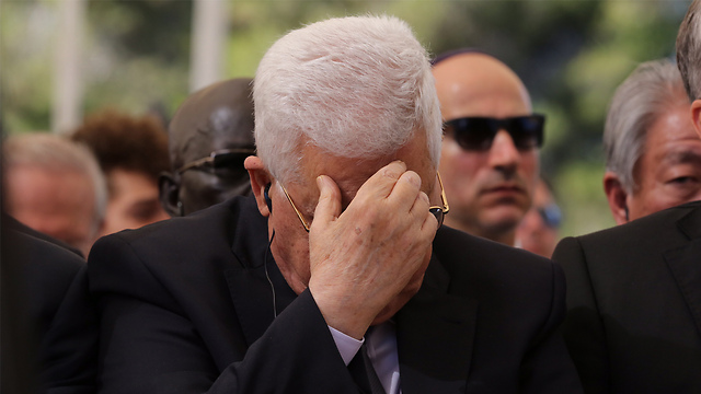 Abbas criticado por asistir al funeral de Peres