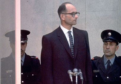 Hoy en la historia judía / Se lleva a juicio al criminal de guerra nazi, Adolf Eichmann