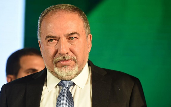 Lieberman propone expulsar a un legislador árabe de la Knesset